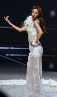 林志玲穿丝袜走秀视频,林志玲走秀风采尽显